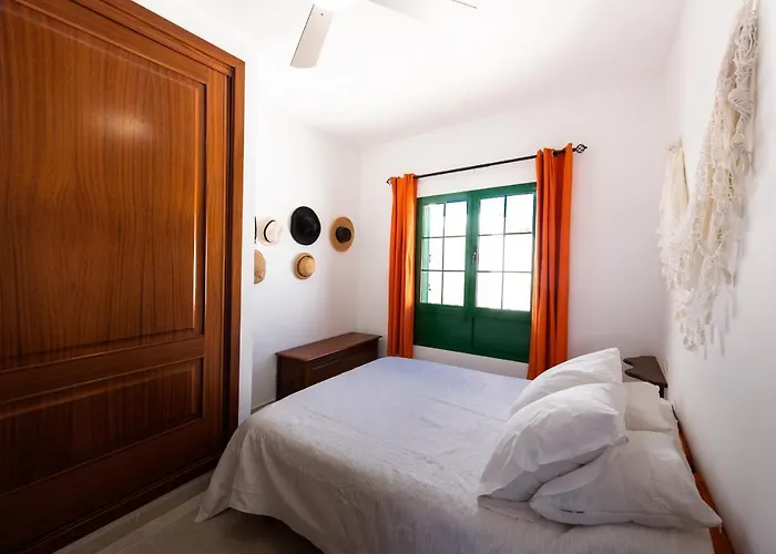 Eguzki Lore بلايا بلانكا